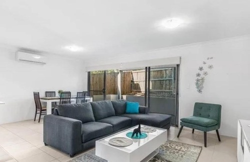 Pallara Maison | Pave House x Excellent location