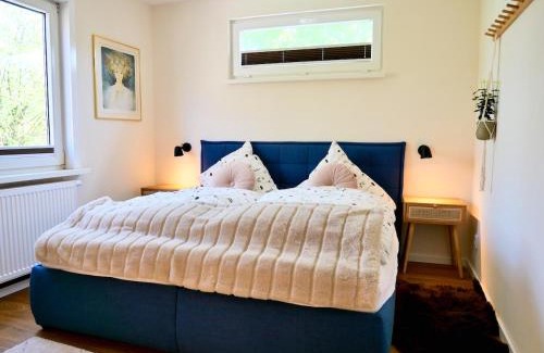 Braunlage Appartement | Pavillon Am Kurpark - Top bewertet von Familien! Zentral, modern, ruhig - mit Balkon, Grill, Parkplatz, Wallbox und inklusive Wäschepaket