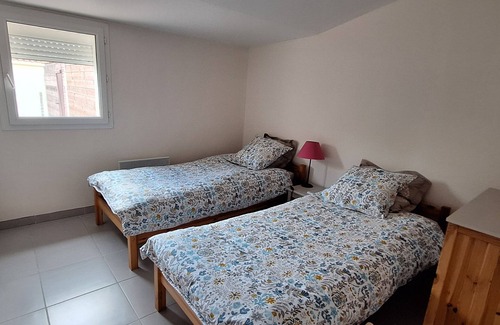 Armissan Cabine | Pavillon dans un village au cœur de la Clape. Animaux de compagnie acceptés !