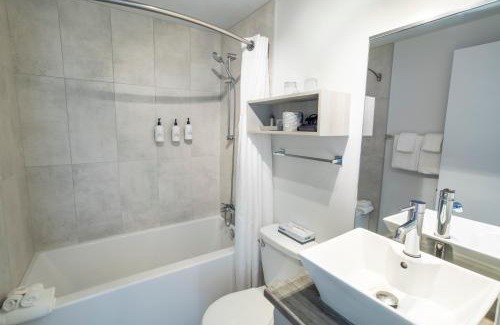 Matane Hôtel | Pavillon sur Mer par Riôtel
