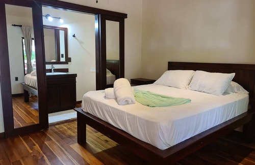 Dominical Hôtel | Pavones Beach Queen Room at Hona Beach Hotel