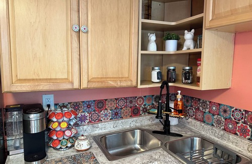 East Durham Cabine | Pawfect Family Retreat! 2bd,1ba,loft. With DogPark, Close to Windham & ZoomFlume