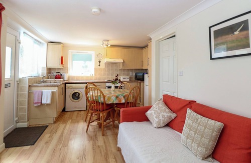Irstead Maison | PAWS-A-WHILE, pet friendly, with a garden in Hoveton & Wroxham