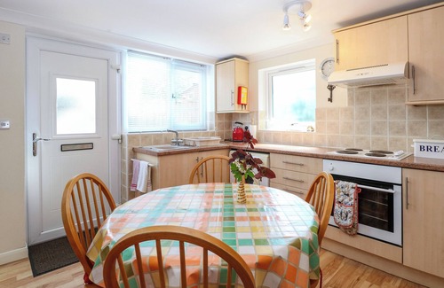 Irstead Maison | PAWS-A-WHILE, pet friendly, with a garden in Hoveton & Wroxham