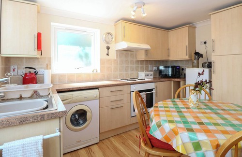 Irstead Maison | PAWS-A-WHILE, pet friendly, with a garden in Hoveton & Wroxham