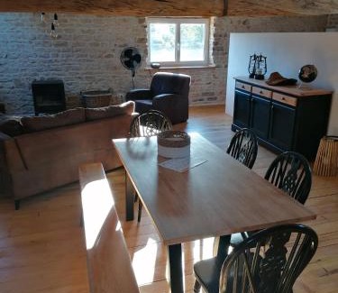 Montalembert Appartement | Pays de Joie - Gite-Loft Le Piano