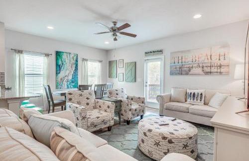 Thomas Drive Maison | PCB Townhome with Deck and Pool Access 3 Mi to Beach!