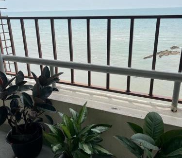 Taman Haji Zainal Appartement | PD SEAVIEW VIP Staycation w WiFi