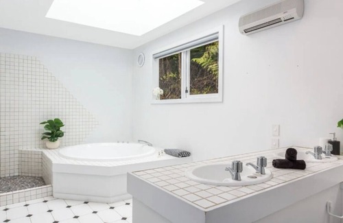 Lowry Bay Maison | Peace and privacy in Lowry Bay