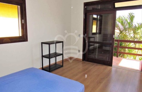 Alto Ribeirao Leste Maison | Calme et nature à la maison avec piscine à 2 km de la plage