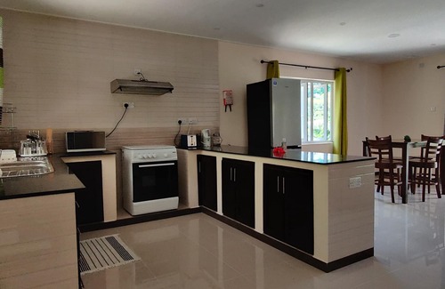 Anse aux Pins Appartement | Peace in Paradise with mountain views and 5 minutes walk to the beach