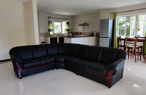 Anse aux Pins Appartement | Peace in Paradise with mountain views and 5 minutes walk to the beach