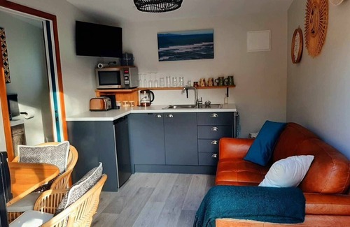 Waihi Beach Cabine | Peace of Bali 1 bed cabin set in a tropical garden with WiFi & AC in Waihi Beach
