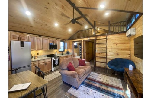 Ashdown Cabine | Peace & Quiet, near town but in a country/farm setting
