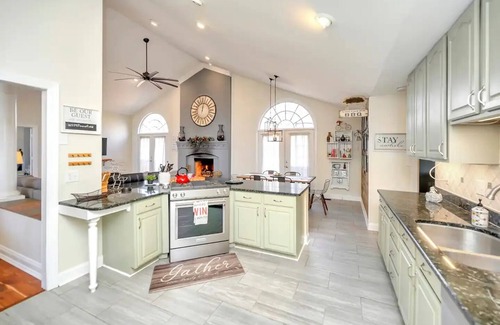 Haywood Maison | Peacefield - Blue Ridge views near Culpeper