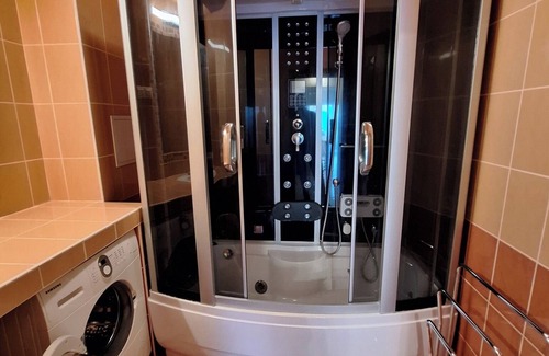 Pecs Appartement | Peaceful 1-Bedroom Apartment with AC, Terrace, and Free WiFi in Pécs