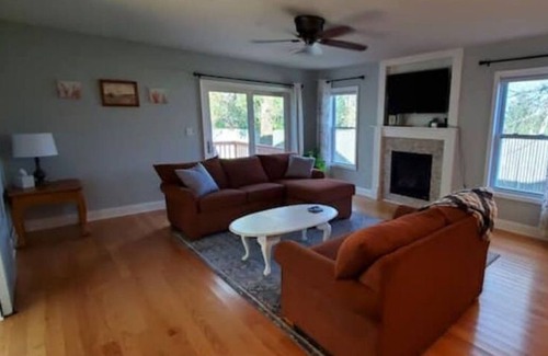 Town of Hastings Maison | Peaceful 2-bedroom town house with fireplace