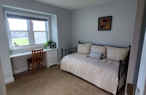 Town of Hastings Maison | Peaceful 2-bedroom town house with fireplace