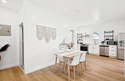Denton Maison | Peaceful 2BR 1B Guest House with Hot Tub