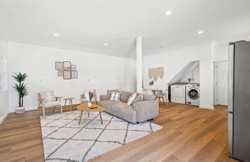 Denton Maison | Peaceful 2BR 1BA Holiday Guest House with Hot Tub