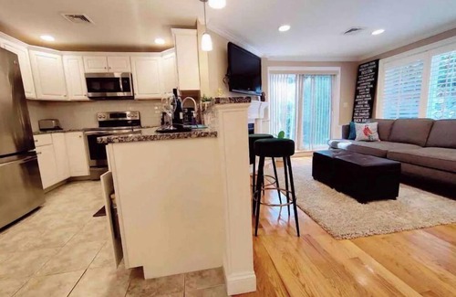 Melrose Appartement | Peaceful 2BR near US Route 1 and Boston.