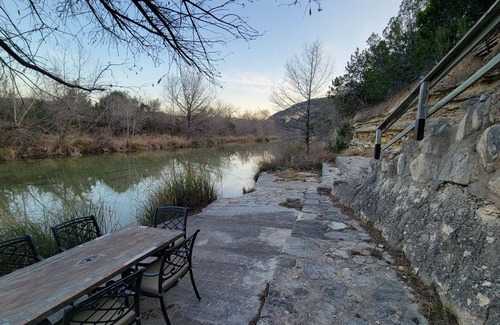 Leakey Cabine | Peaceful 3-bedroom cabin in canyon area north of Leakey