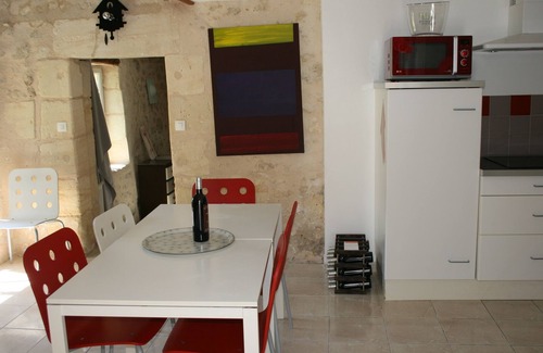 Saint-Andre-de-Cubzac Maison | Gîte 3 ETOILES paisible, au coeur du Château l'Insoumise