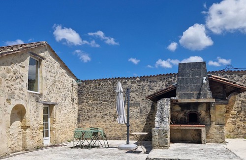 Saint-Andre-de-Cubzac Maison | Gîte 3 ETOILES paisible, au coeur du Château l'Insoumise