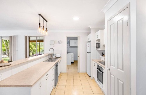Springfield Maison | Peaceful 4B2B Sweet Home w/Backyard @ Springfield