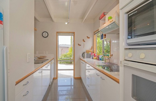 Onemana Maison | Peaceful 4BR Home with Spa Near Whangamata