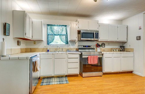 Jackson Maison | Peaceful Alabama Vacation Rental w/ Large Deck