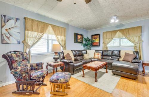 Jackson Maison | Peaceful Alabama Vacation Rental with Large Deck