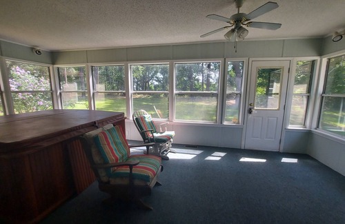 Douglas Maison | Peaceful almost 4 acres pond,sunroom, close to shopping restaurant's Douglas,GA