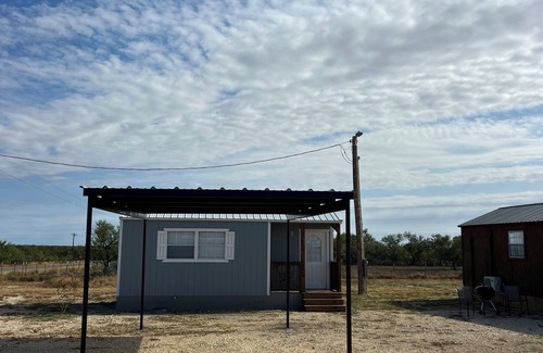 Carrizo Springs Cabine | Peaceful and Charming cabin in Carrizo Springs