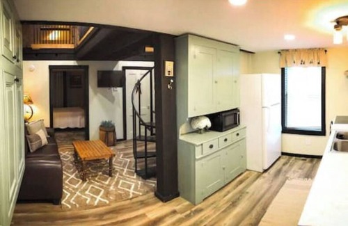 Cortland Autre | Peaceful and Cozy Farmhouse Loft