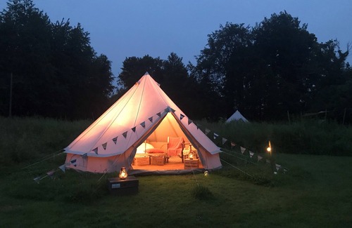 Swannington Cabine | Peaceful and hidden away in rural Norfolk, Bulrush sits amongst wild flowers.