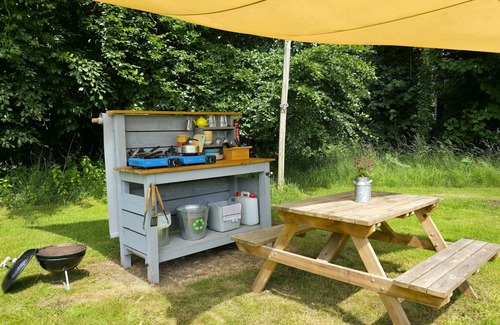 Swannington Cabine | Peaceful and hidden away in rural Norfolk, Lilypad sits amongst wild flowers