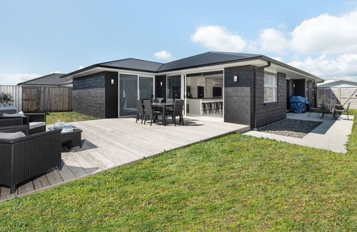 Papamoa Beach Maison | Peaceful and Private in Papamoa