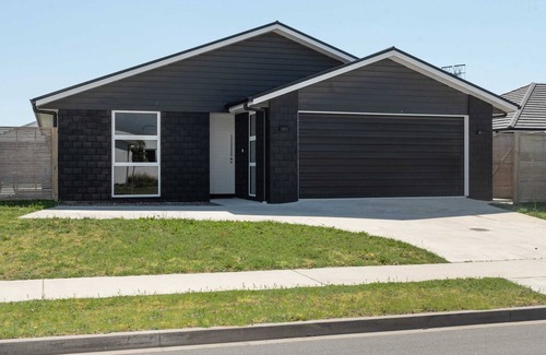 Papamoa Beach Maison | Peaceful and Private in Papamoa