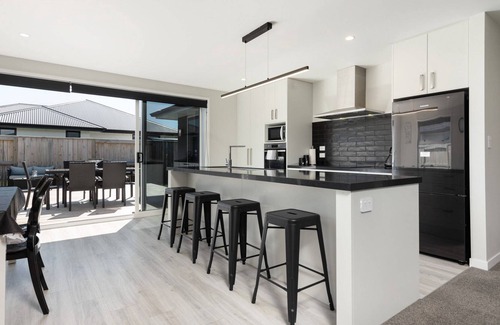 Papamoa Beach Maison | Peaceful and Private in Papamoa