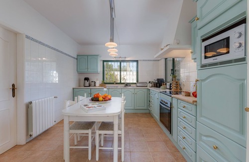 Silves Cottage | Spacieuse maison avec piscine et vues splendides sur les plaines et l'océan