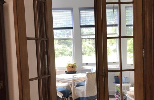 Woodford Autre | Peaceful and Serene! A History lovers dream. Beautiful 100 year old farm house..