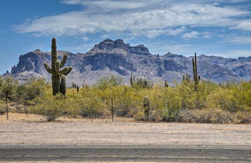 Apache Junction Appartement | Peaceful Apache Junction Condo about 1 Mi to Downtown!