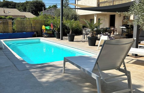 Salinelles Appartement | Appartement paisible avec piscine privée