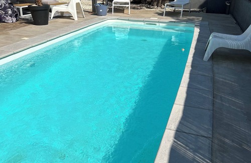 Salinelles Appartement | Appartement paisible avec piscine privée