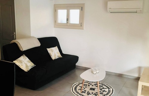 Salinelles Appartement | Appartement paisible avec piscine privée