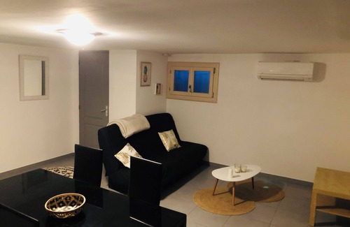 Salinelles Appartement | Appartement paisible avec piscine privée