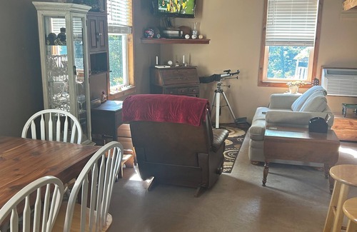 Fowler Cabine | Peaceful cabin with AC in charming Liberty