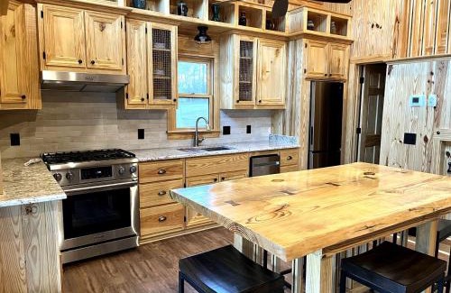 Claxton Maison | Peaceful Cabin with Dock and Pond Views in Georgia
