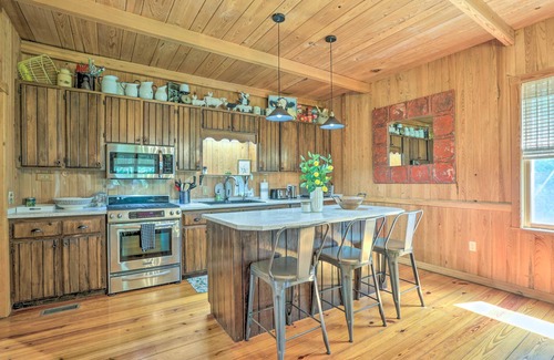 Cairo Maison | Peaceful Cairo Farmhouse w/ Barn & Fire Pit